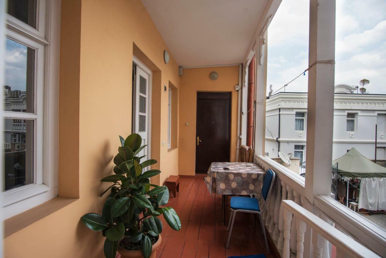гостиница Meidan Suites Тбилиси Экстерьер фото